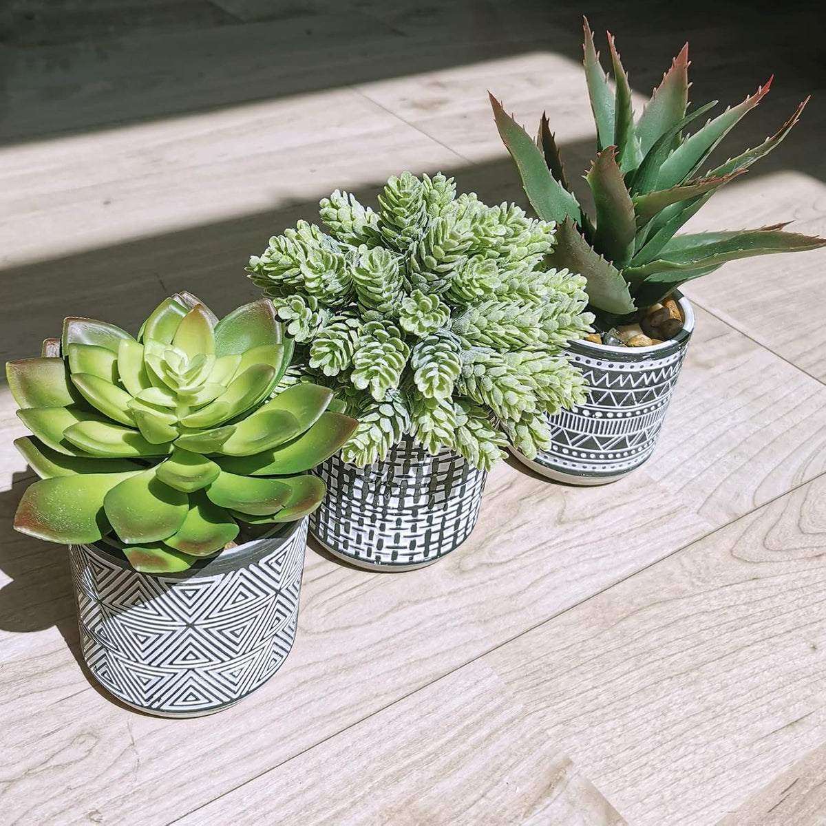 Winlyn Set of 3 Assorted Small Potted Succulents Arrangement Artificial Succulent Plants in Black and White Geometric Pots for Table Centerpiece Windowsill Shelf Indoor Outdoor Garden Greenery Decor
